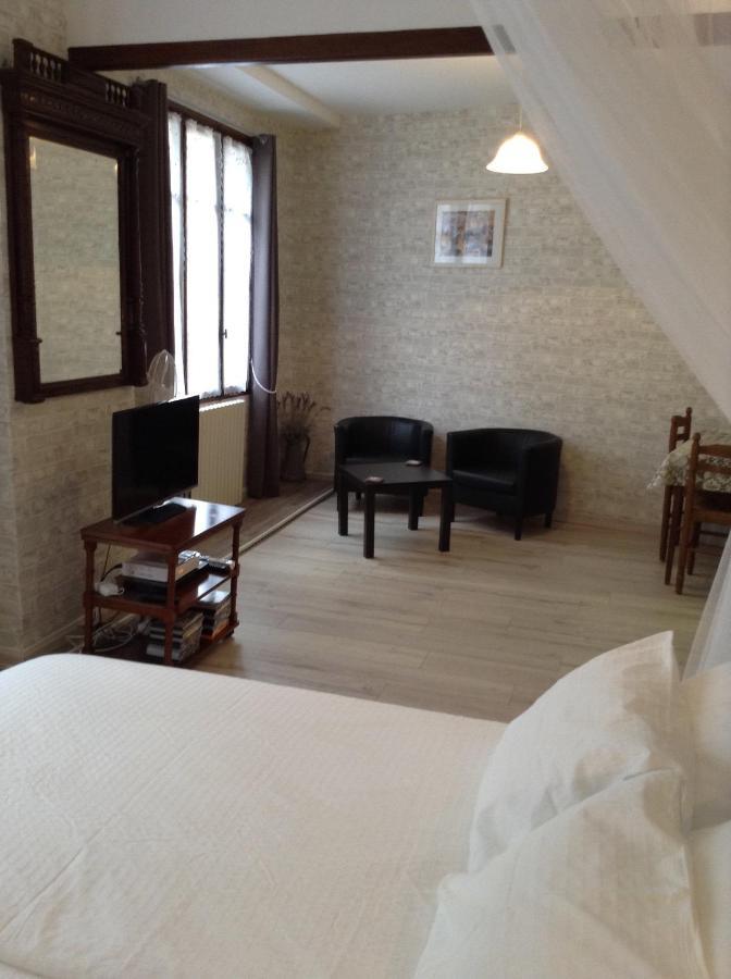 French Holiday Accommodation Bort les Orgues Bagian luar foto